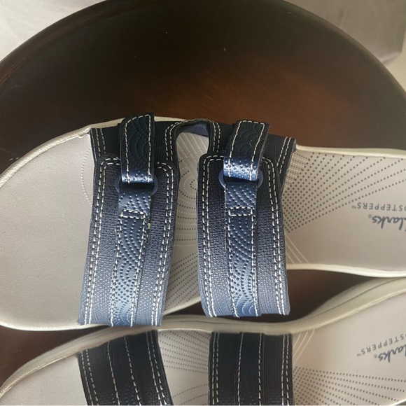 Clarks Sandals 🩴 - Picture 3 of 10